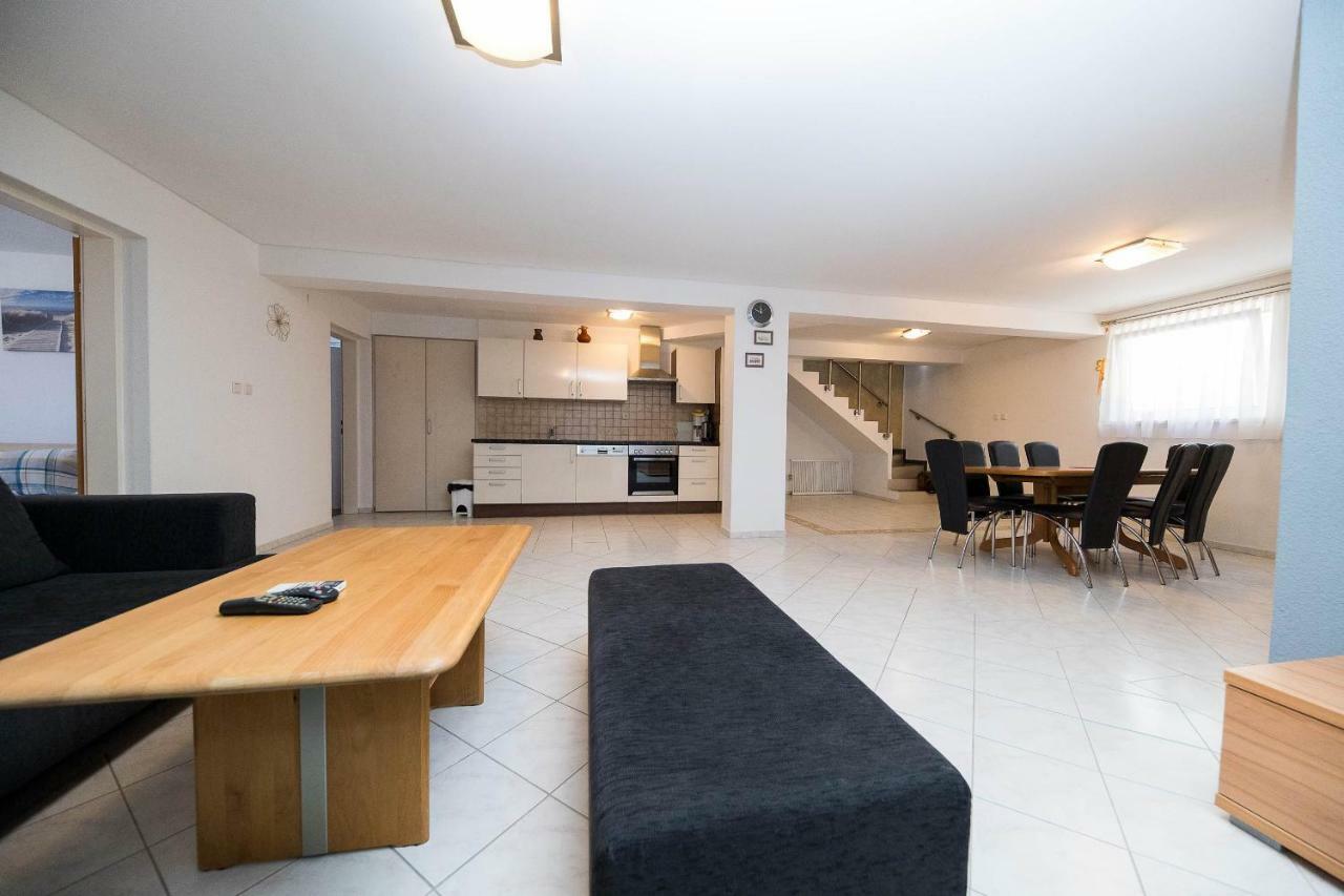 Moderne Souterrainwohnung Crikvenica Eksteriør bilde