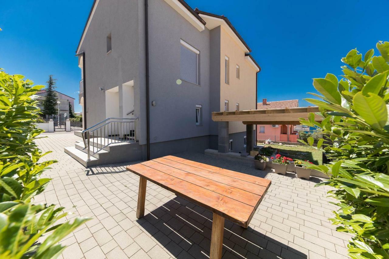 Moderne Souterrainwohnung Crikvenica Eksteriør bilde