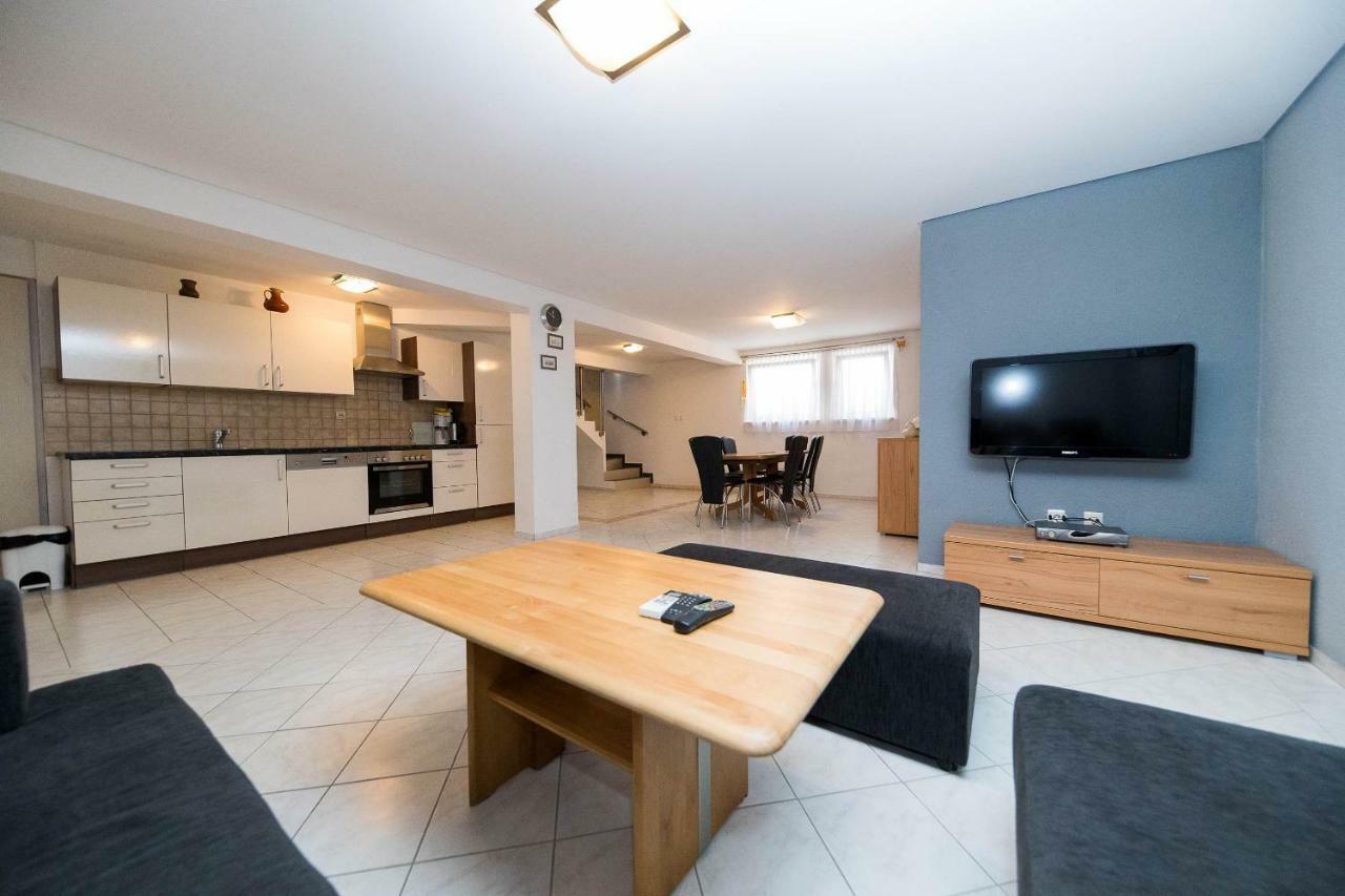 Moderne Souterrainwohnung Crikvenica Eksteriør bilde